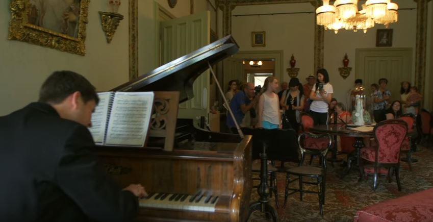 James Doig performing for Vaucluse House visitors. A still from ‘Sweet Noise’